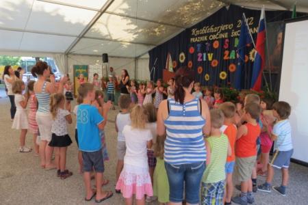 KNOBLEHARJEVO 2012- Otroški živ žav 6